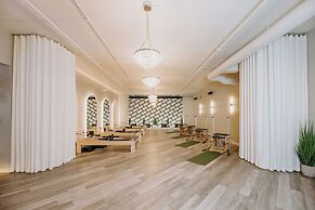 Metropolitan at The 9, Autograph Collection