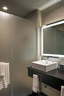 Metropolitan at The 9, Autograph Collection