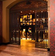 Metropolitan at The 9, Autograph Collection