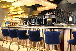 Metropolitan at The 9, Autograph Collection