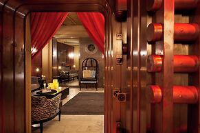 Metropolitan at The 9, Autograph Collection