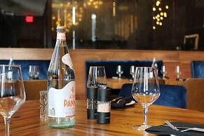 Metropolitan at The 9, Autograph Collection