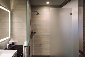 Metropolitan at The 9, Autograph Collection