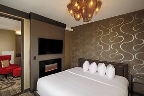 Metropolitan at The 9, Autograph Collection