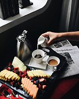 Metropolitan at The 9, Autograph Collection