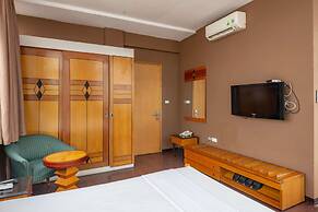 Golden Sunshine Villa Hotel and Travel