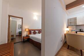 Golden Sunshine Villa Hotel and Travel