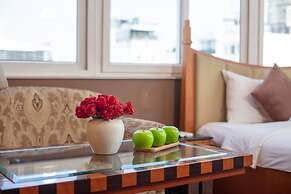 Golden Sunshine Villa Hotel and Travel