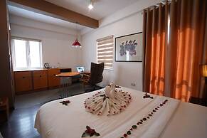 Golden Sunshine Villa Hotel and Travel