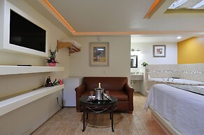 Romantic Inn & Suites