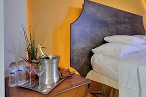 Romantic Inn & Suites