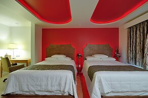 Romantic Inn & Suites