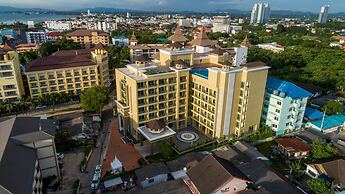 Crystal Palace Luxury Hotel