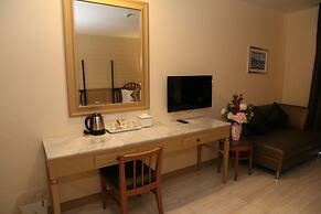 Crystal Palace Luxury Hotel