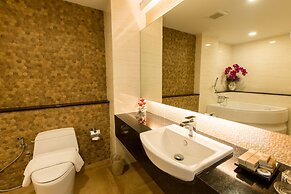 Crystal Palace Luxury Hotel