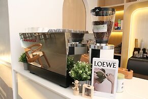 Crystal Palace Luxury Hotel