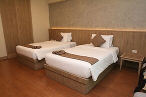 Crystal Palace Luxury Hotel