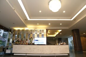 Crystal Palace Luxury Hotel