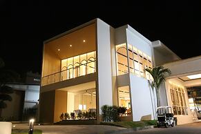 Crystal Palace Luxury Hotel