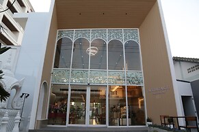 Crystal Palace Luxury Hotel