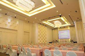 Crystal Palace Luxury Hotel