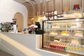 Crystal Palace Luxury Hotel