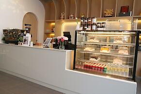 Crystal Palace Luxury Hotel