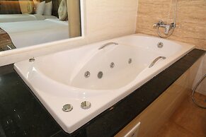 Crystal Palace Luxury Hotel