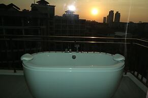 Crystal Palace Luxury Hotel