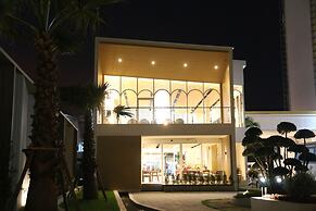 Crystal Palace Luxury Hotel