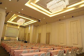 Crystal Palace Luxury Hotel