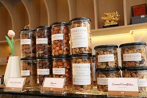 Crystal Palace Luxury Hotel