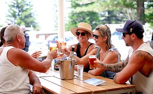 Seabreeze Beach Hotel