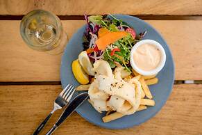 Seabreeze Beach Hotel