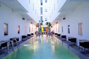 Amaris Hotel Sunset Road