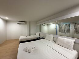 Bed by Cruise at Samakkhi-Tivanont