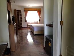 Suwan Driving Range and Resort