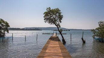 Safira River Front Resort