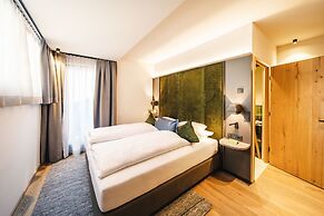 Arpuria l hidden luxury mountain home | Adults friendly