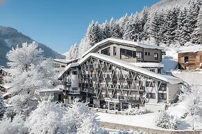 Arpuria l hidden luxury mountain home | Adults friendly