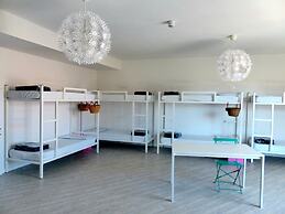 Meet Gardalake Hostel