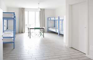 Meet Gardalake Hostel