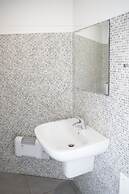 Meet Gardalake Hostel