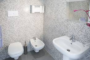 Meet Gardalake Hostel