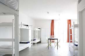 Meet Gardalake Hostel