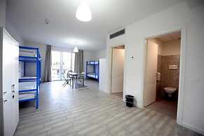 Meet Gardalake Hostel