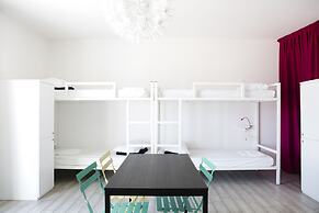 Meet Gardalake Hostel