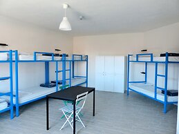 Meet Gardalake Hostel