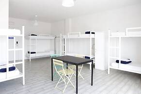 Meet Gardalake Hostel