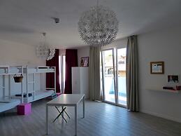 Meet Gardalake Hostel